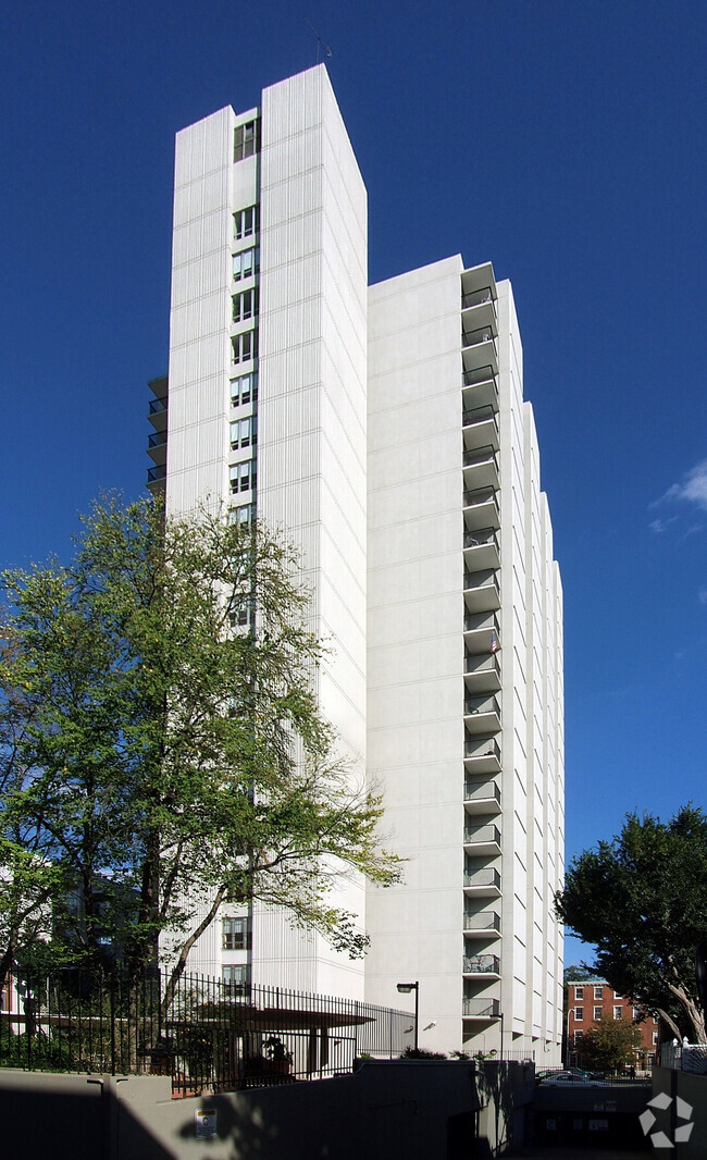 Casa Farnese Apartments in Philadelphia